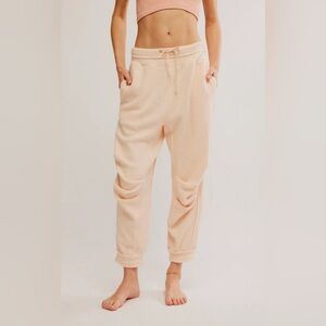 FREE PEOPLE DAY OFF FLEECE JOGGERS - TENDER PEACH